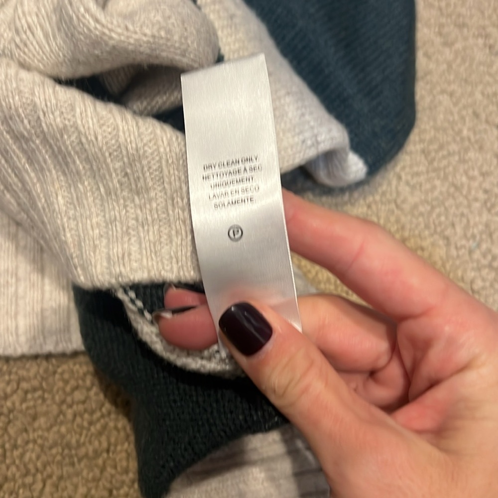 Splendid Sweater - Picture 5 of 6
